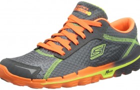 斯凯奇跑步鞋 鸿星尔克跑步鞋