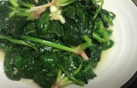 蒜泥菠菜 蒜泥菠菜要焯水吗