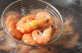 怎么煮虾 怎么煮虾虾头才不会黑