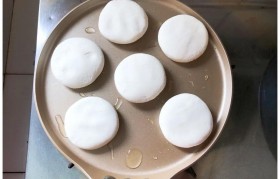 蒸年糕的做法家常做法 蒸年糕的做法家常做法视频蒸年糕用泛水还是热水