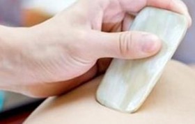 刮痧图片大全 正确刮痧图片大全