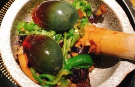 皮蛋茄子 皮蛋茄子擂辣椒的做法