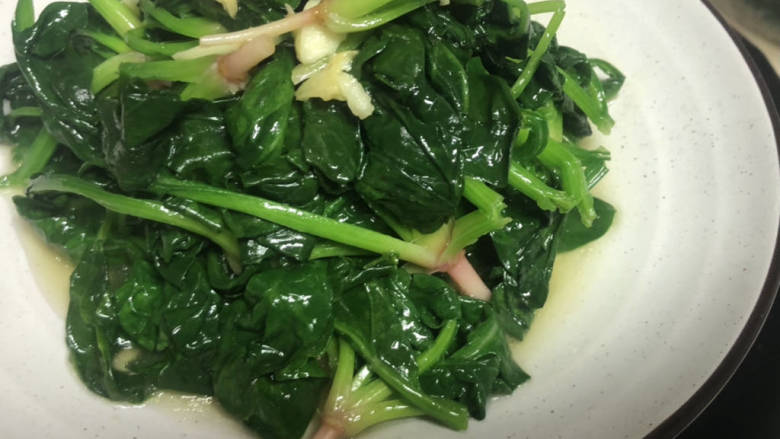 蒜泥菠菜 蒜泥菠菜要焯水吗