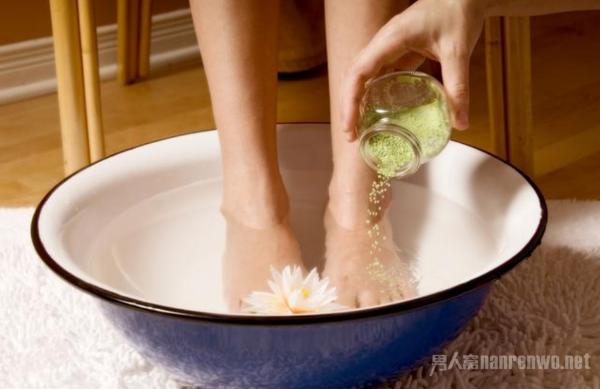 泡脚多久合适 天天泡脚有什么好处和坏处